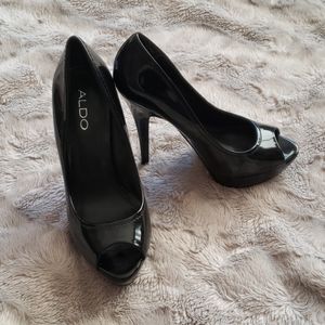 NWOT ALDO Black synthetic patent peep toe pumps